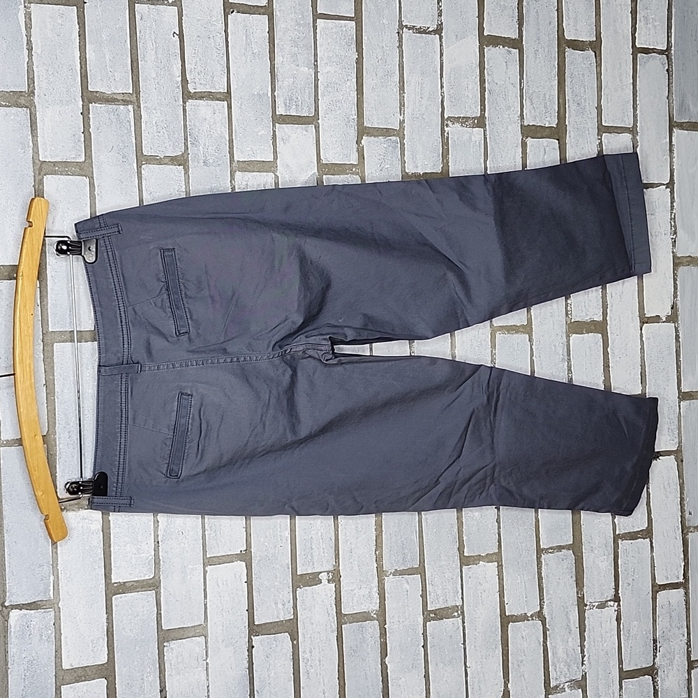 L.L. Bean Women's Favorite Fit Gray Capris Cropped Pants Size 4 Grayish Blue - Picture 3 of 11